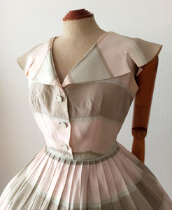 1950s - VANQUIEUR, France - Exquisite Pastel Green Pink Dress - W24 (60cm)