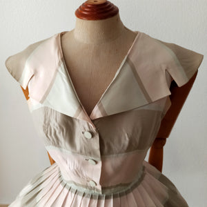 1950s - VANQUIEUR, France - Exquisite Pastel Green Pink Dress - W24 (60cm)