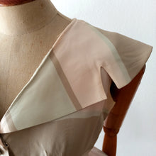 Cargar imagen en el visor de la galería, 1950s - VANQUIEUR, France - Exquisite Pastel Green Pink Dress - W24 (60cm)
