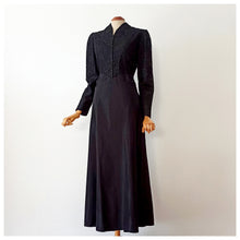 Charger l&#39;image dans la galerie, 1930s 1940s - Outstanding Black Lace Satin Dress - W30 (76cm)
