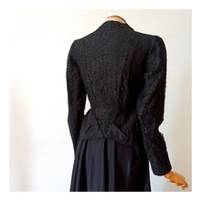 Charger l&#39;image dans la galerie, 1930s 1940s - Outstanding Black Lace Satin Dress - W30 (76cm)
