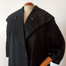 Laden Sie das Bild in den Galerie-Viewer, 1940s 1950s - Stunning Black Lantern Sleeves Opera Coat
