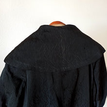 Laden Sie das Bild in den Galerie-Viewer, 1940s 1950s - Stunning Black Lantern Sleeves Opera Coat
