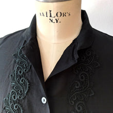 Carica l&#39;immagine nel visualizzatore di Gallery, 1950s - Stunning Black Rayon Blouse - W38 (96cm)
