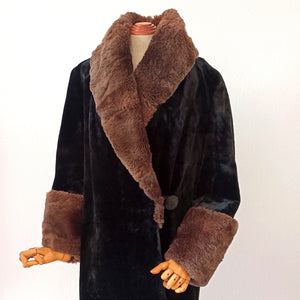 1920s - FABRIQUES FRANCAISES, France - Stunning Plush Fur Coat