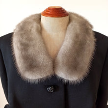 Laden Sie das Bild in den Galerie-Viewer, 1950s 1960s - MARIS, Germany - Stunning Black Wool Jacket - W39 (100cm)
