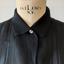 Charger l&#39;image dans la galerie, 1950s - Gorgeous Black Rayon Silk Blouse - Sz. 44
