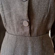 Cargar imagen en el visor de la galería, 1940s - AVIGNON, France - Grey Wool Dress - W35 (88cm)
