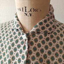 Charger l&#39;image dans la galerie, 1950s 1960s - Gorgeous Printed Cotton Blouse - Sz. 46
