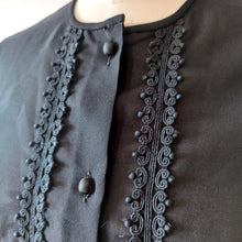 Charger l&#39;image dans la galerie, 1950s 1960s - Exquisite Black Crepe Blouse
