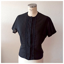 Charger l&#39;image dans la galerie, 1950s 1960s - Exquisite Black Crepe Blouse
