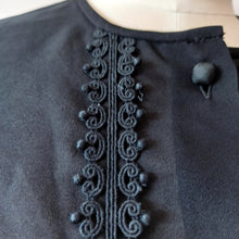 Charger l&#39;image dans la galerie, 1950s 1960s - Exquisite Black Crepe Blouse
