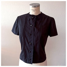 Laden Sie das Bild in den Galerie-Viewer, 1960s - Cute Black Soft Cotton Blouse
