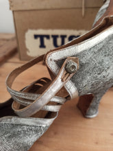 Carica l&#39;immagine nel visualizzatore di Gallery, 1920s - LA AMPURDANESA, Barcelona - Silver Leather Shoes - EU39/UK6
