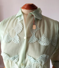 Cargar imagen en el visor de la galería, 1950s - Deadstock NWT - Charming French Light Green Nylon Blouse - Sz. 42
