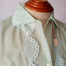 Cargar imagen en el visor de la galería, 1950s - Deadstock NWT - Charming French Light Green Nylon Blouse - Sz. 42
