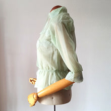 Cargar imagen en el visor de la galería, 1950s - Deadstock NWT - Charming French Light Green Nylon Blouse - Sz. 42
