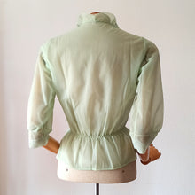 Cargar imagen en el visor de la galería, 1950s - Deadstock NWT - Charming French Light Green Nylon Blouse - Sz. 42
