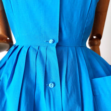 Charger l&#39;image dans la galerie, 1950s 1960s - Adorable Blue Pockets Cotton Dress - W30 (76cm)
