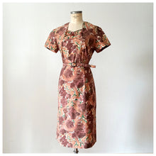 Charger l&#39;image dans la galerie, 1950s - DEADSTOCK - Lovely French Abstract Floral Cotton Dress - W34 (86cm)
