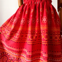 Carica l&#39;immagine nel visualizzatore di Gallery, 1940s 1950s - Gorgeous Red Bandana Print Cotton Skirt - W24/44 (62/110cm)
