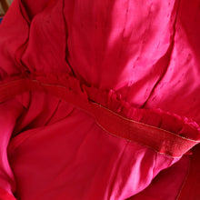 Charger l&#39;image dans la galerie, 1960s - Stunning Rouge Silk Cocktail Dress - W24 (60cm)
