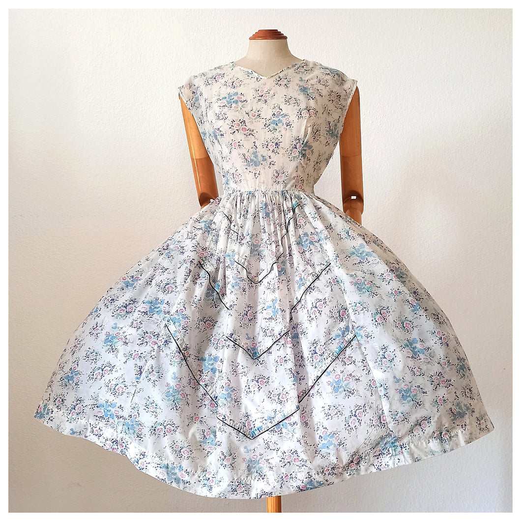 1950s - Adorable Floral Satin Dress - W27.5 (70cm)