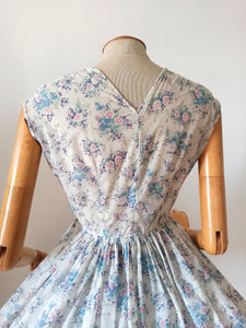 1950s - Adorable Floral Satin Dress - W27.5 (70cm)