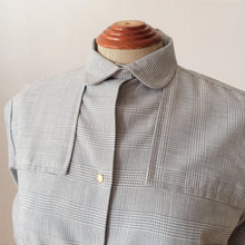 Carica l&#39;immagine nel visualizzatore di Gallery, 1950s - DEADSTOCK - Lovely Grey Flannel Cotton Blouse - W31 (80cm)
