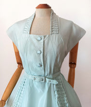 Load image into Gallery viewer, 1940s 1950s - LE SIGNE DE PARIS, France - Exquisite Green Jade Dress - W29 (74cm)
