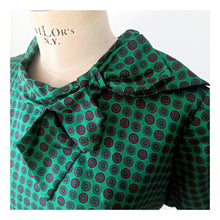 Load image into Gallery viewer, 1960s - Stunning Pure Silk Green Dress - W36 (92cm)
