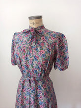 Charger l&#39;image dans la galerie, VTG Does 30s 40s - Adorable Rayon Dress - W31 (80cm)
