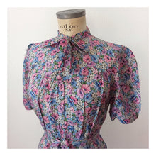 Charger l&#39;image dans la galerie, VTG Does 30s 40s - Adorable Rayon Dress - W31 (80cm)
