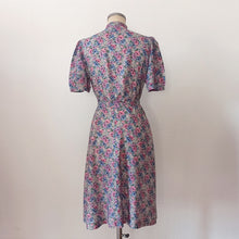 Charger l&#39;image dans la galerie, VTG Does 30s 40s - Adorable Rayon Dress - W31 (80cm)
