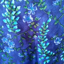 Cargar imagen en el visor de la galería, 1960s - Blue Floral Satin Silk Jacket - Size Large
