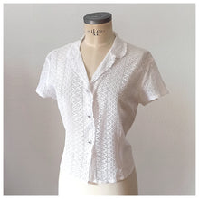 Charger l&#39;image dans la galerie, 1950s - Adorable White Cotton Lace Blouse
