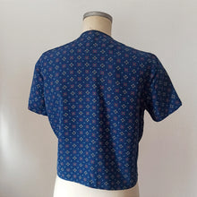 Cargar imagen en el visor de la galería, 1950s 1960s -  Adorable Blue Printed Rayon Top - Size 46
