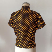 Cargar imagen en el visor de la galería, 1960s - Superb Dotted Satin Top - Size 44
