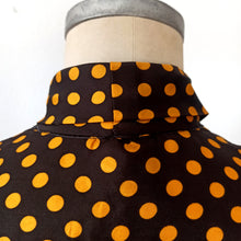 Cargar imagen en el visor de la galería, 1960s - Superb Dotted Satin Top - Size 44
