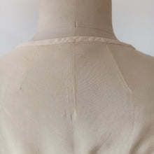 Cargar imagen en el visor de la galería, 1940s - Pure Silk Embroidery Blouse
