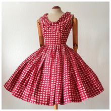 Load image into Gallery viewer, 1950s - Stunning Pure Silk Dress - W24 (60cm)
