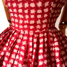 Load image into Gallery viewer, 1950s - Stunning Pure Silk Dress - W24 (60cm)
