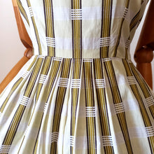 Load image into Gallery viewer, 1950s 1960s - Gorgeous Textured Cotton Dress - W27.5 (70cm)
