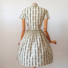 Cargar imagen en el visor de la galería, 1950s 1960s - Gorgeous Textured Cotton Dress - W27.5 (70cm)
