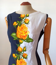 Cargar imagen en el visor de la galería, 1960s - Stunning Yellow Roseprint Cotton Dress - W28 (72cm)
