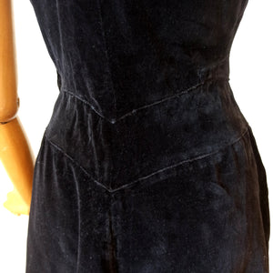 1930s - Romantic Black Velvet Dress - W26 (66cm)