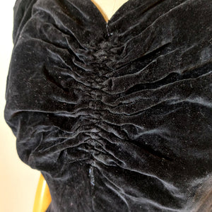 1930s - Romantic Black Velvet Dress - W26 (66cm)