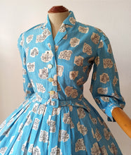 Charger l&#39;image dans la galerie, 1950s - Outstanding Striped Novelty Print Cotton Dress - W28 (72cm)
