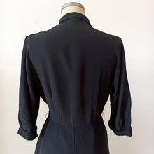 Laden Sie das Bild in den Galerie-Viewer, 1940s - Elegant Peplum Black Rayon Dress - W28 (72cm)
