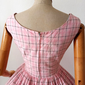 1950s - BAGATELLE, Switzerland - Adorable Pink Black Cotton Dress - W25 (64cm)